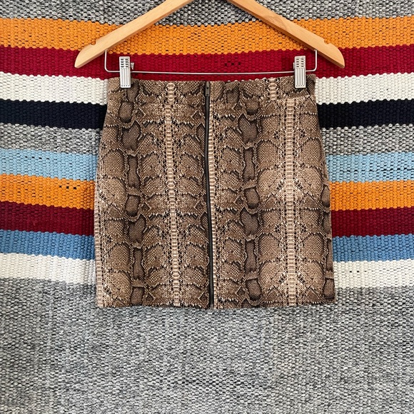 Windsor Snake Print Mini Skirt - Picture 4 of 16